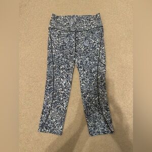 Lululemon chase me crop *seawheeze 2017 size 8 euc